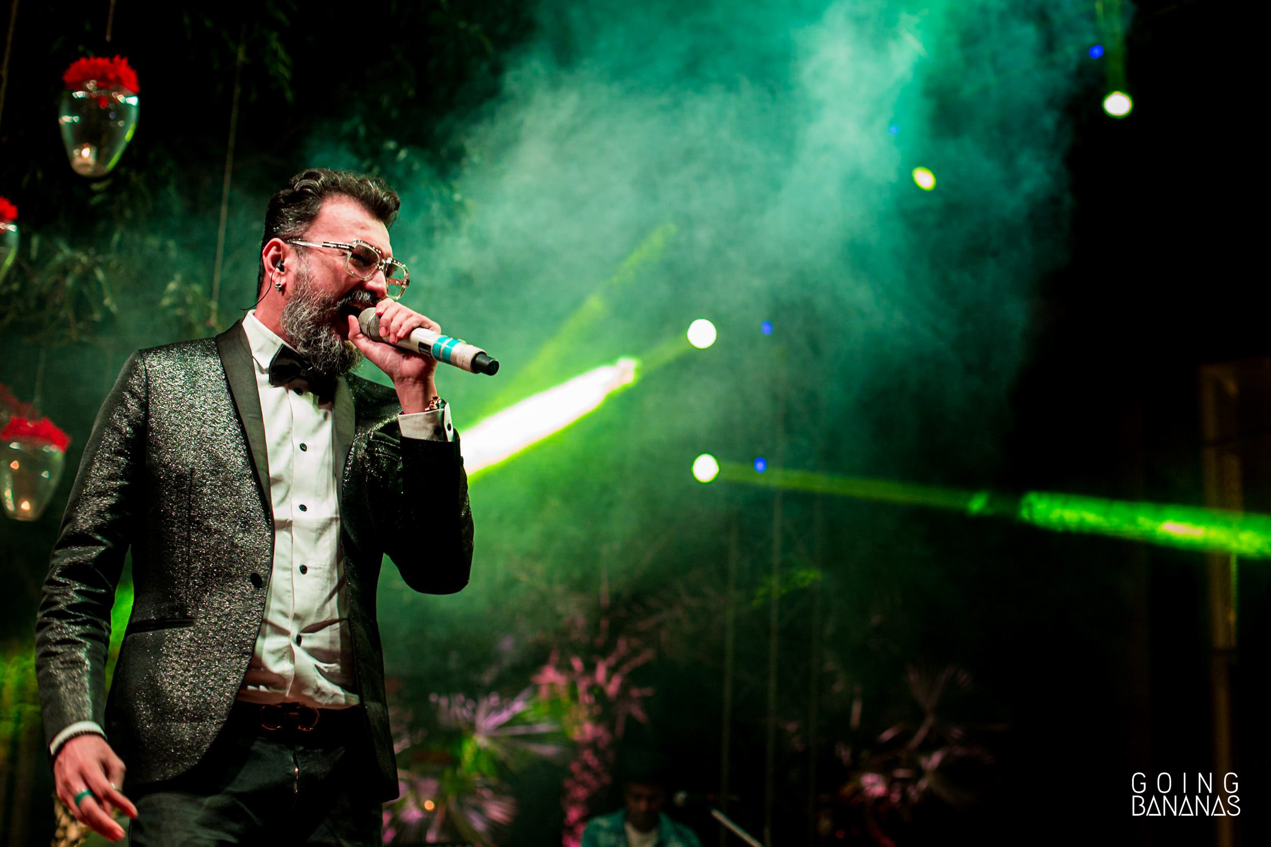 Singer at the sangeet at Taj Aravali Udaipur