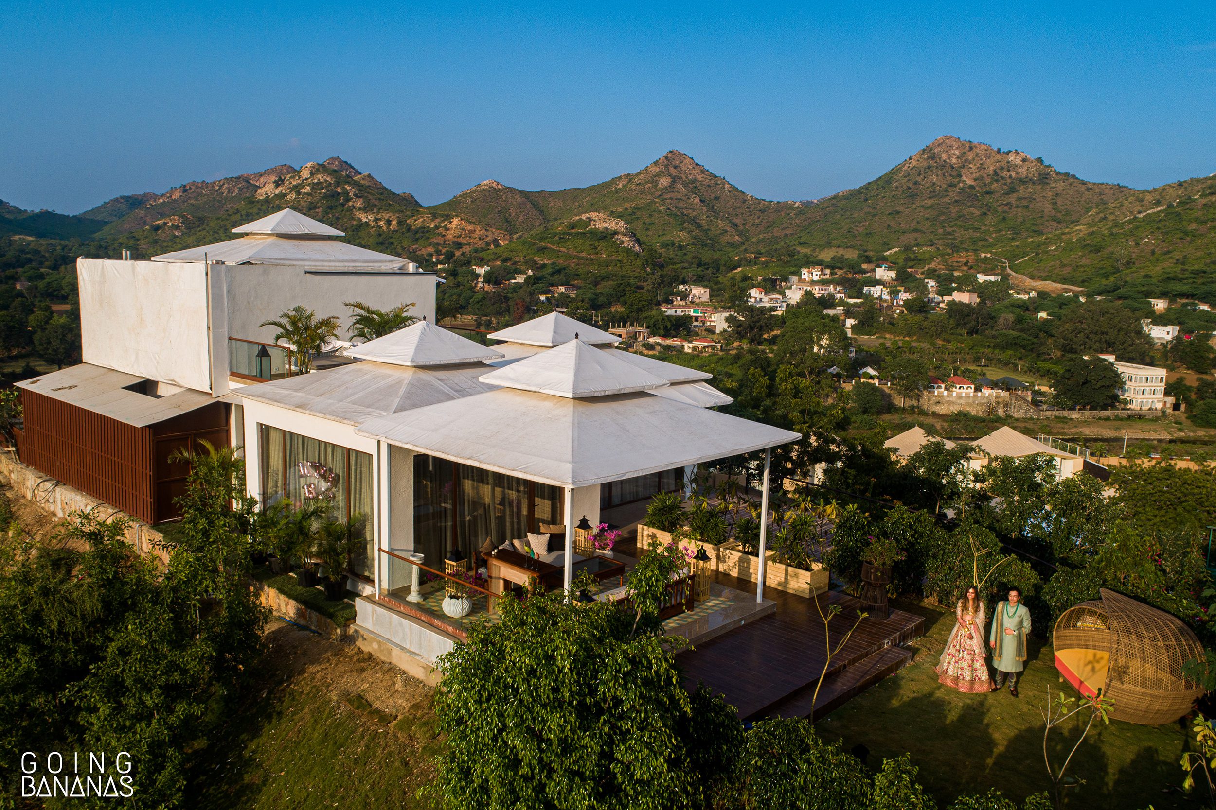 Bride and groom aerial photo Udaipur Rajasthan
